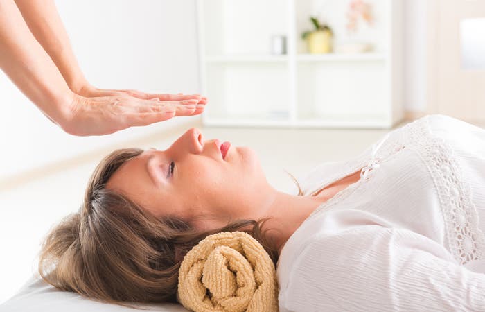 Reiki öğrenmenin 10 faydası: Hayat değiştiren bir şifa uygulaması