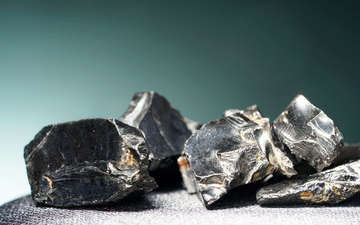 Şungit (Shungite) Kristali Nedir ve İyileştirici Özelliği Var Mıdır?